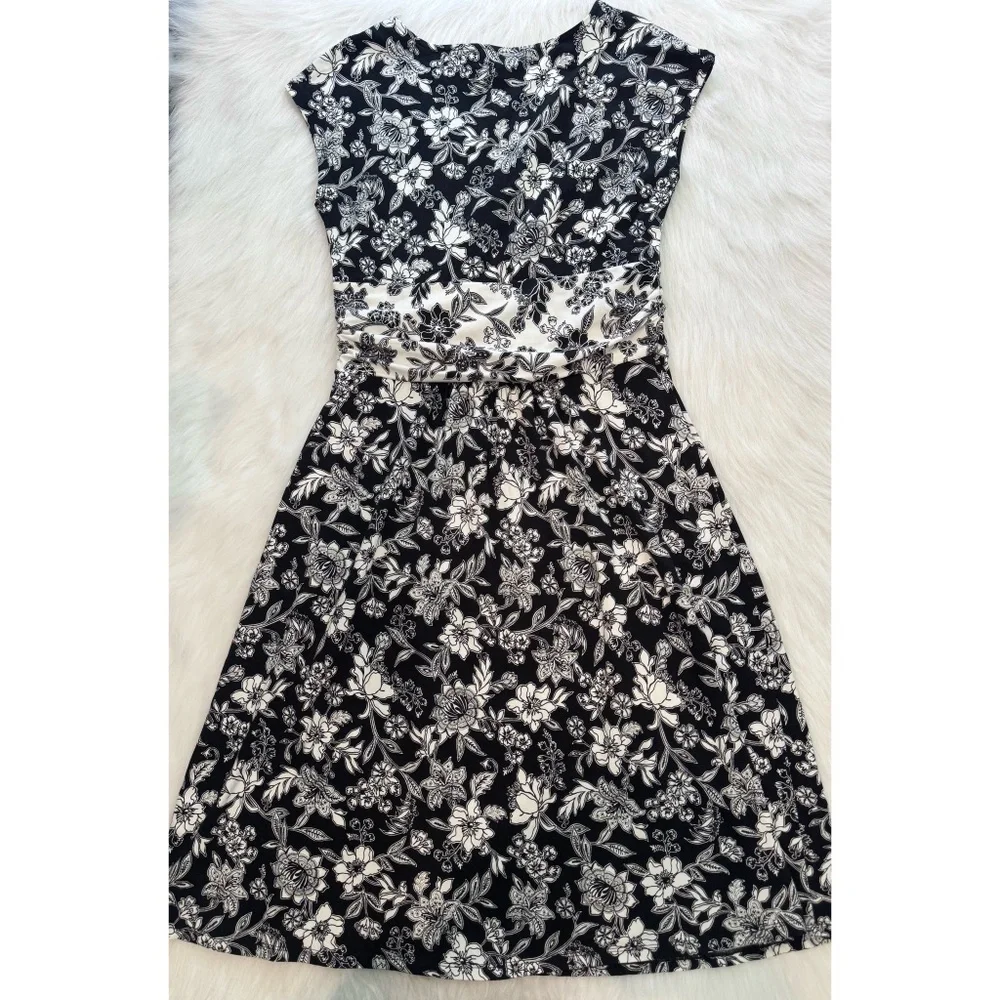 Lands’ End Floral Fit and Flare Dress 🤍🖤 - Picture 4 of 4